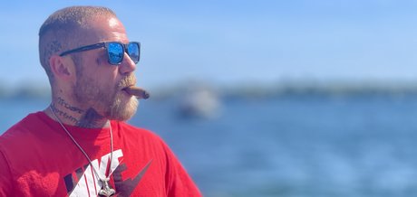 Naakte gelekte OnlyFans-foto van Alpha Tattoo Viking