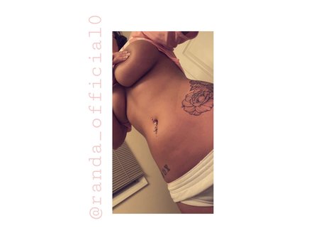Naakte gelekte OnlyFans-foto van Bratty Girly