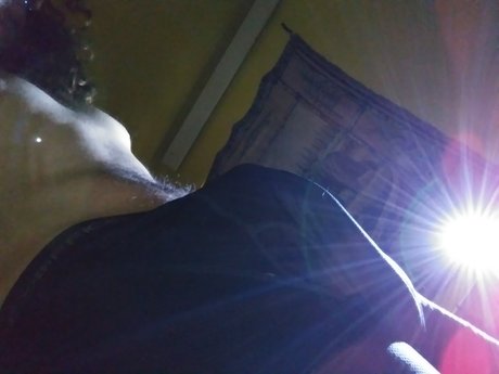Naakte gelekte OnlyFans-foto van Pyro Starter 69