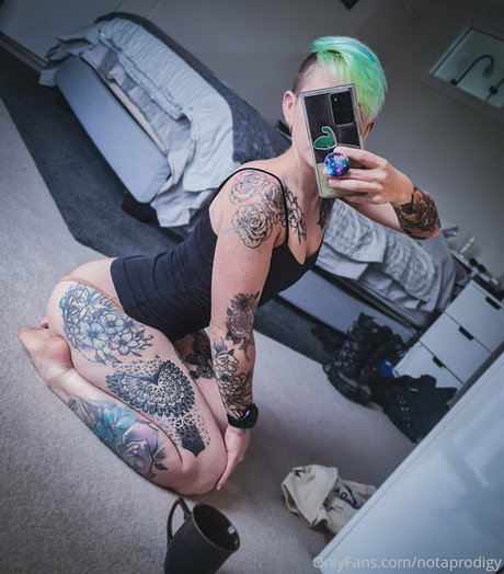 Naakte gelekte OnlyFans-foto van Notaprodigy