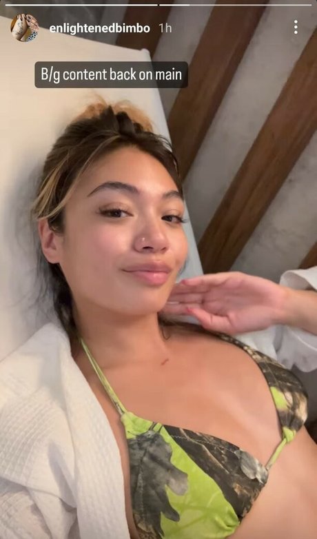 Naakte gelekte OnlyFans-foto van Reyna Morena