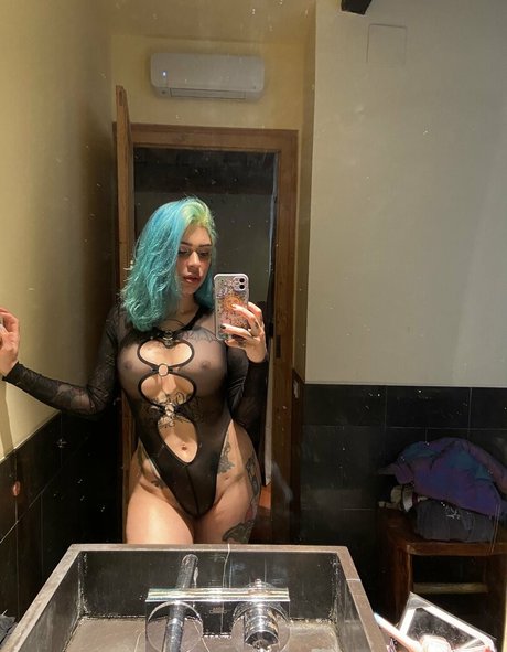 Naakte gelekte OnlyFans-foto van Slava Satana