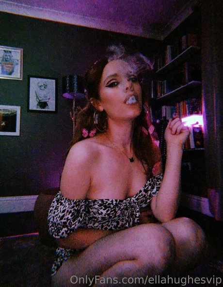 Naakte gelekte OnlyFans-foto van Ella Hughes