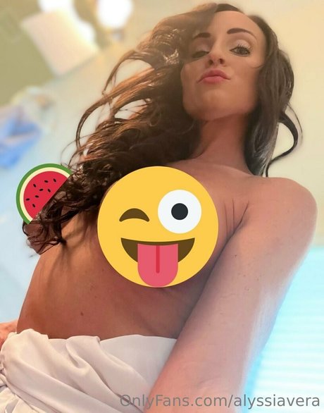 Naakte gelekte OnlyFans-foto van Alyssia Vera