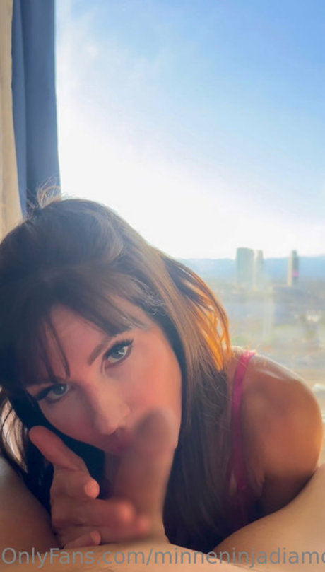 Naakte gelekte OnlyFans-foto van Minneninja