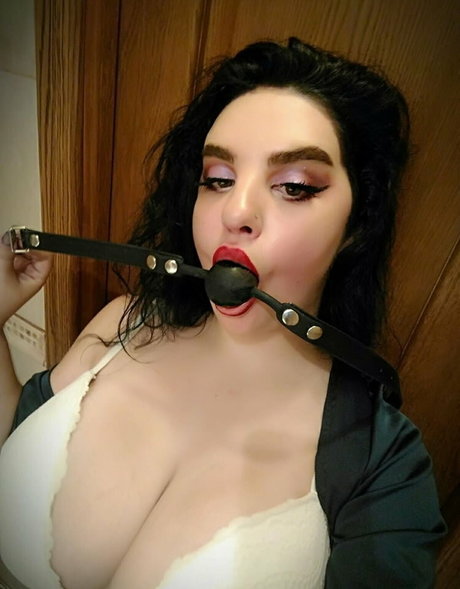 Naakte gelekte OnlyFans-foto van Anna Sivona