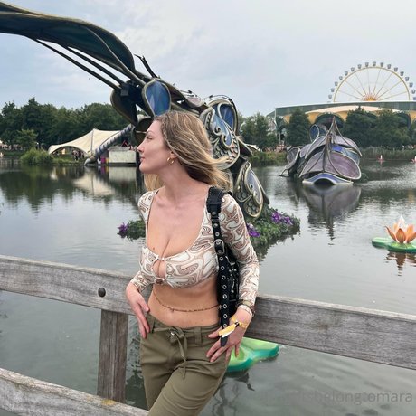 Naakte gelekte OnlyFans-foto van Angel Maralyn