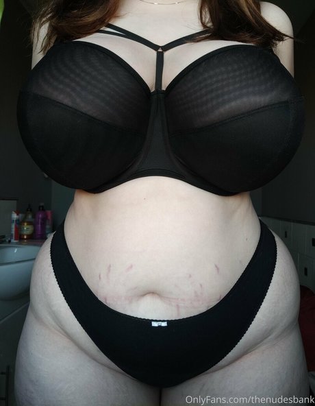 Naakte gelekte OnlyFans-foto van Hattie