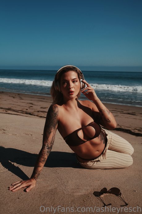 Ashley Resch Vip