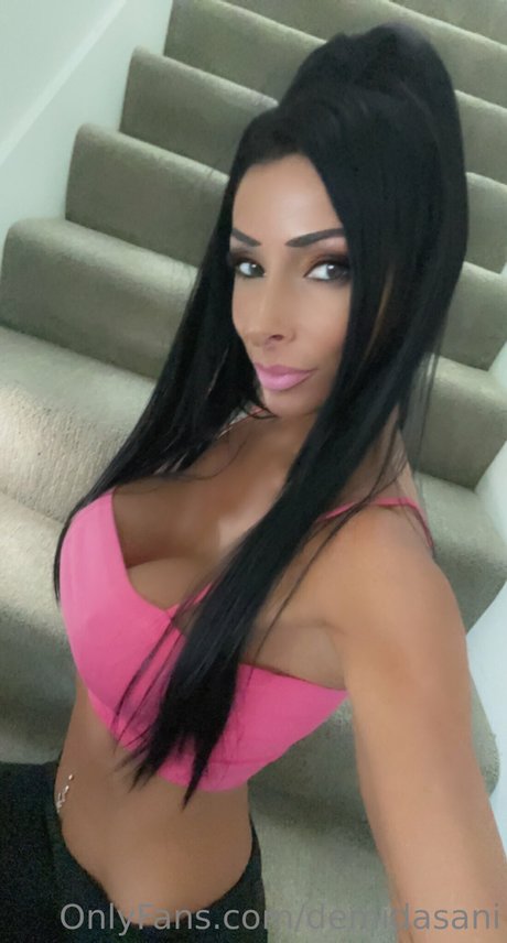 Naakte gelekte OnlyFans-foto van Demi Dasani