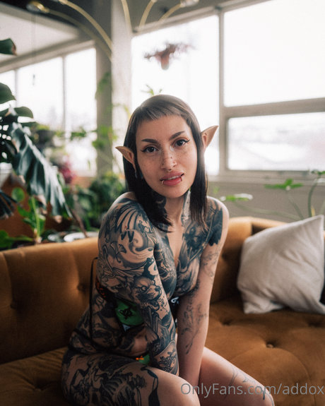 Naakte gelekte OnlyFans-foto van Addox