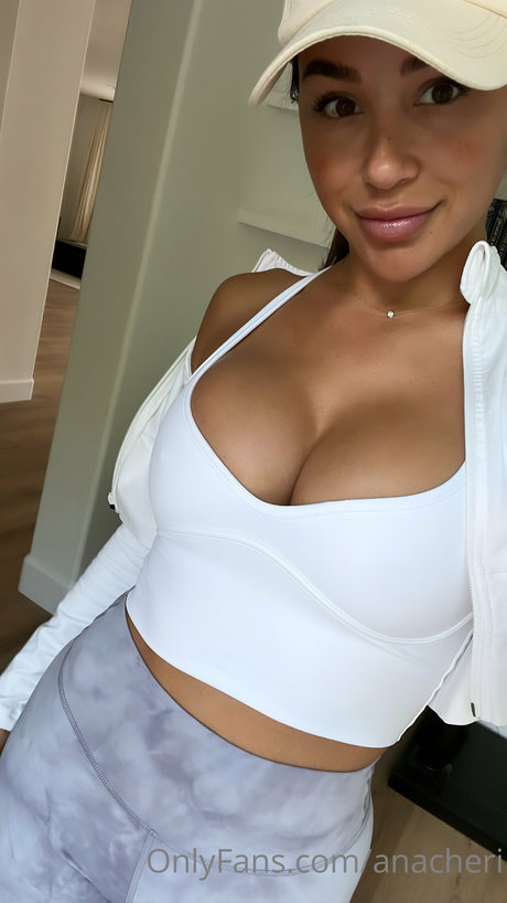 Ana Cheri