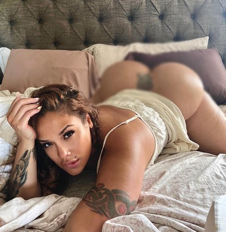 Naakte gelekte OnlyFans-foto van Scarlett Cakez