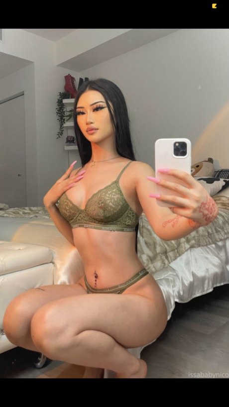 Naakte gelekte OnlyFans-foto van Nico Miu