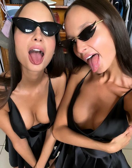 Adelalinka Twins