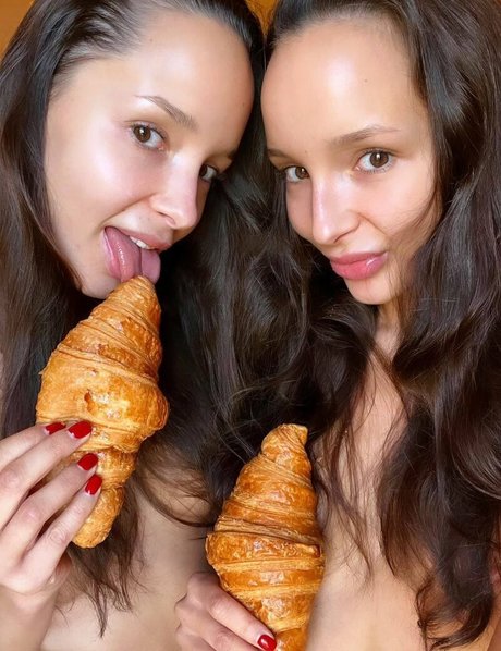 Adelalinka Twins