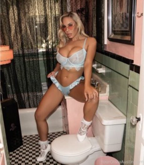 Naakte gelekte OnlyFans-foto van Olivia Austin
