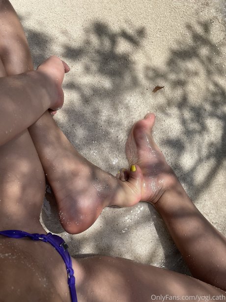 Naakte gelekte OnlyFans-foto van Yogicath