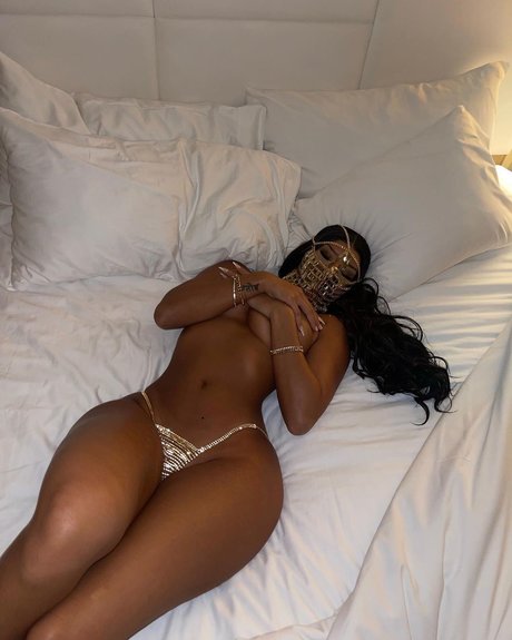 Naakte gelekte OnlyFans-foto van Kitanay