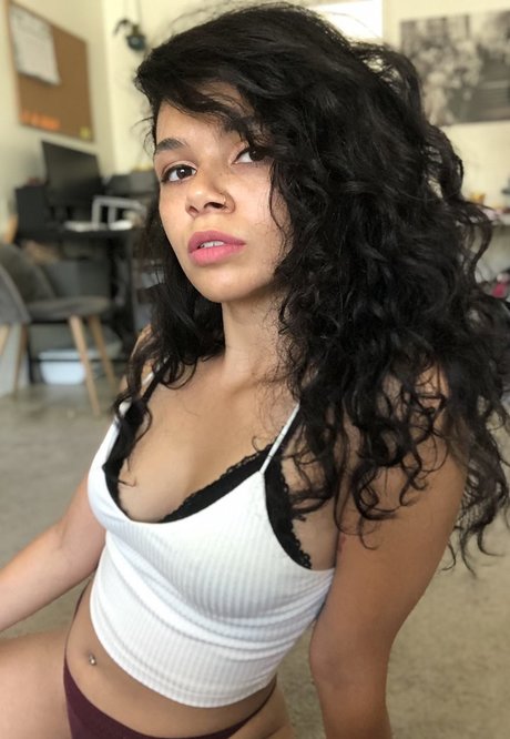 Naakte gelekte OnlyFans-foto van Harley Haze