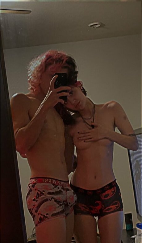 Naakte gelekte OnlyFans-foto van Charley