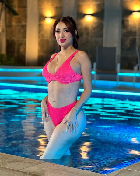 Naakte gelekte OnlyFans-foto van Jessica Sodi