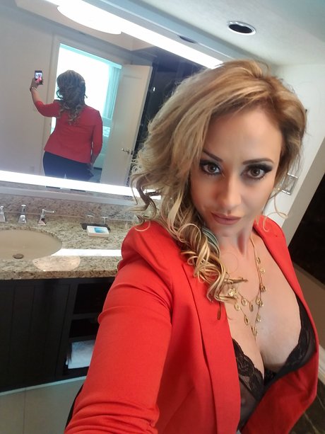 Naakte gelekte OnlyFans-foto van Eva Notty