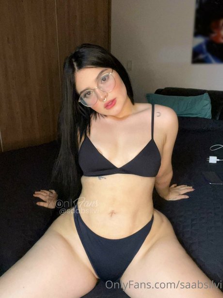 Naakte gelekte OnlyFans-foto van Saabsilvi