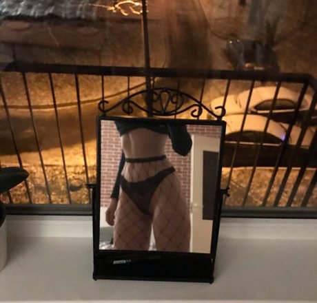 Naakte gelekte OnlyFans-foto van Arinagp