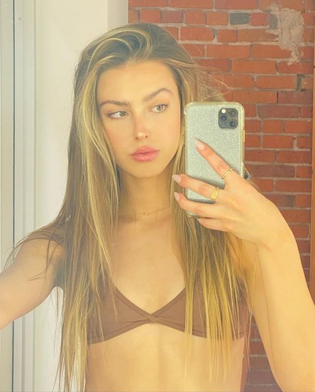 Naakte gelekte OnlyFans-foto van Lydiafree