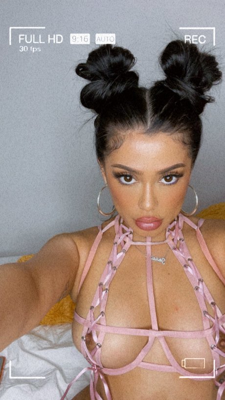 Naakte gelekte OnlyFans-foto van Yahaira Yumi