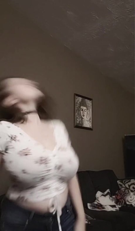 Naakte gelekte OnlyFans-foto van Fierceified