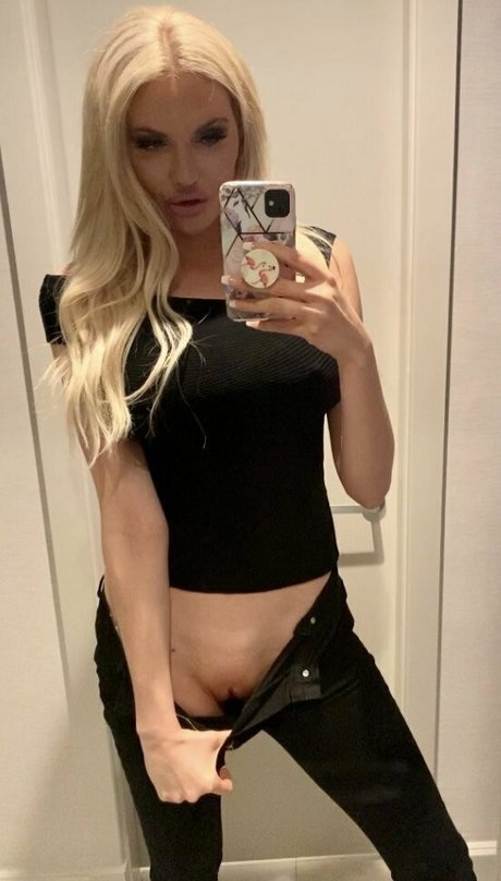 Naakte gelekte OnlyFans-foto van Holly H