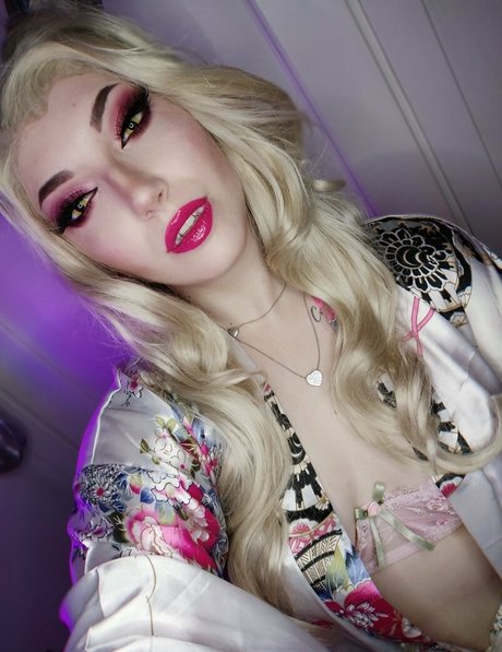 Naakte gelekte OnlyFans-foto van Aleshima