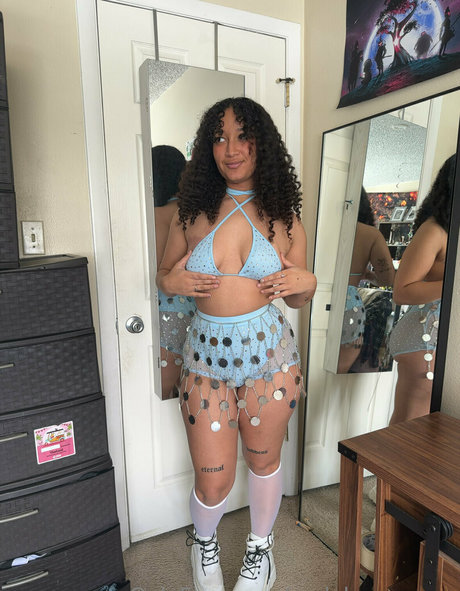 Naakte gelekte OnlyFans-foto van Edmflowerfairy