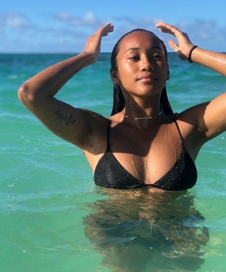Naakte gelekte OnlyFans-foto van Sydney Park