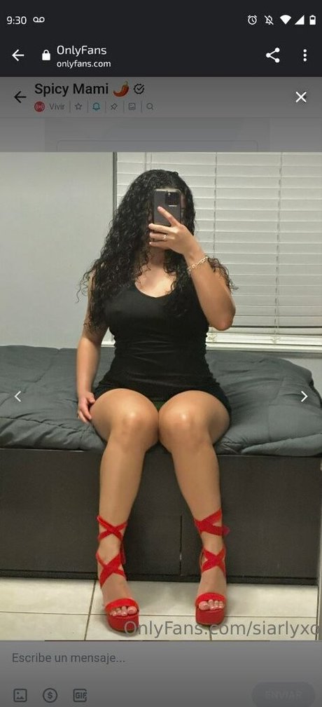 Naakte gelekte OnlyFans-foto van Siarly