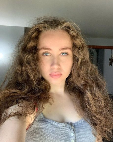 Naakte gelekte OnlyFans-foto van Alyssa Cleversey