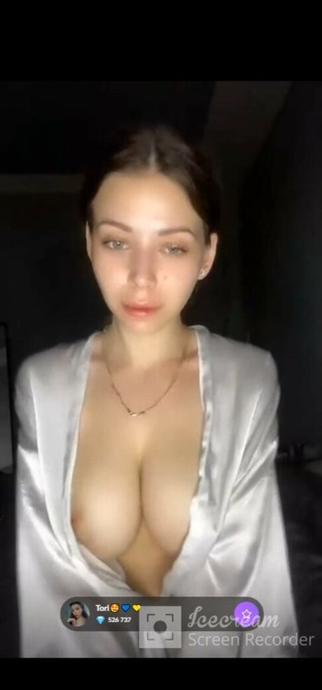 Naakte gelekte OnlyFans-foto van Tornadi