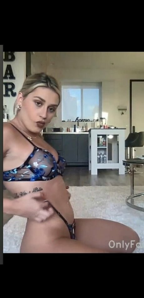 Naakte gelekte OnlyFans-foto van Lauren Corazza