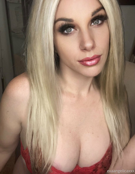 Naakte gelekte OnlyFans-foto van Evarocksttv