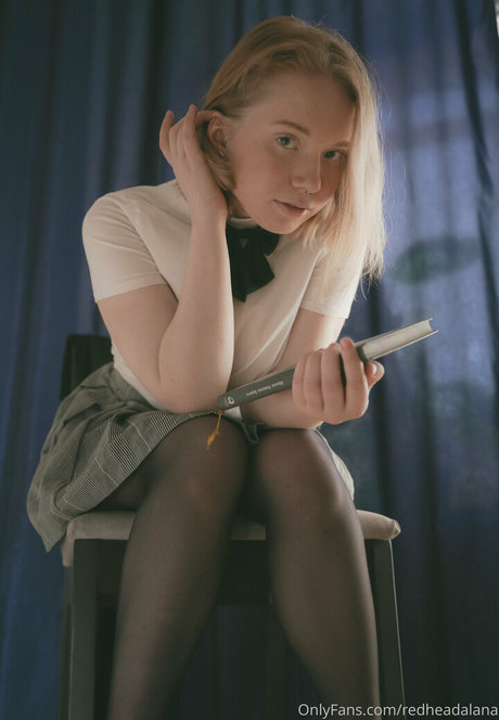 Naakte gelekte OnlyFans-foto van Redheadalana