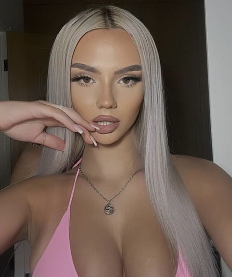 Naakte gelekte OnlyFans-foto van Abbeyemx