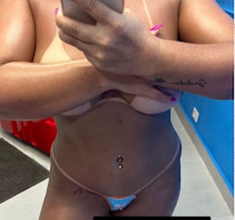 Naakte gelekte OnlyFans-foto van Mara Prado