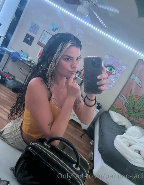 Naakte gelekte OnlyFans-foto van Paintedladi