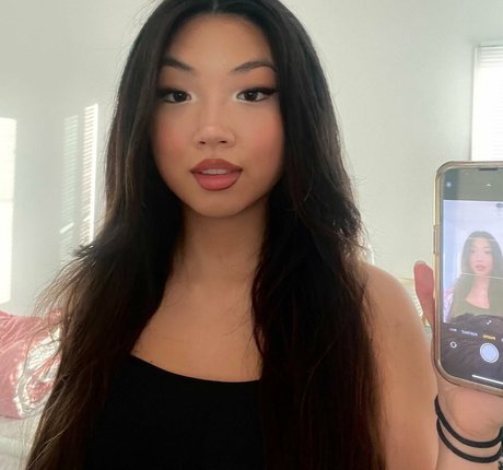 Naakte gelekte OnlyFans-foto van Maru Lee