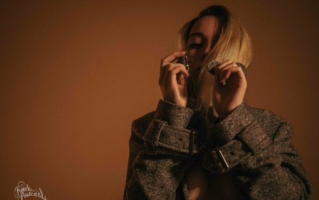 Naakte gelekte OnlyFans-foto van Kuuntaraxia