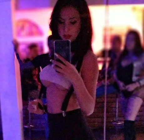 Naakte gelekte OnlyFans-foto van Tehangelfree