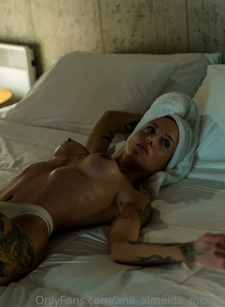 Naakte gelekte OnlyFans-foto van Ana Almeida