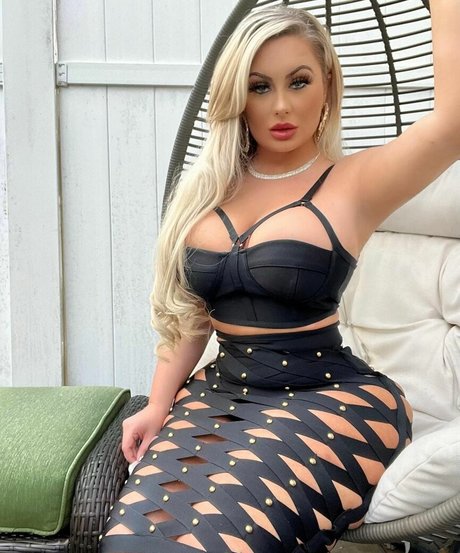 Naakte gelekte OnlyFans-foto van Elvisa Dedic